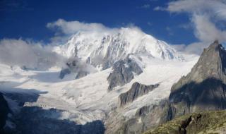 阿尔卑斯山脉的最高峰是哪个山峰 阿尔卑斯山的最高峰